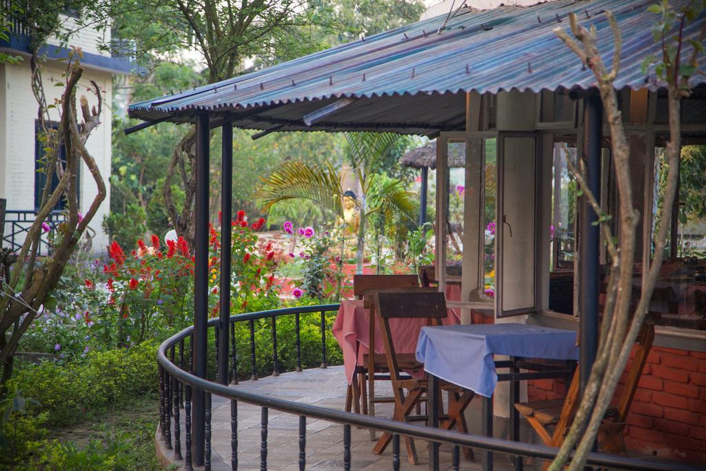 Chitwan Adventure Resort Sauraha Exterior foto