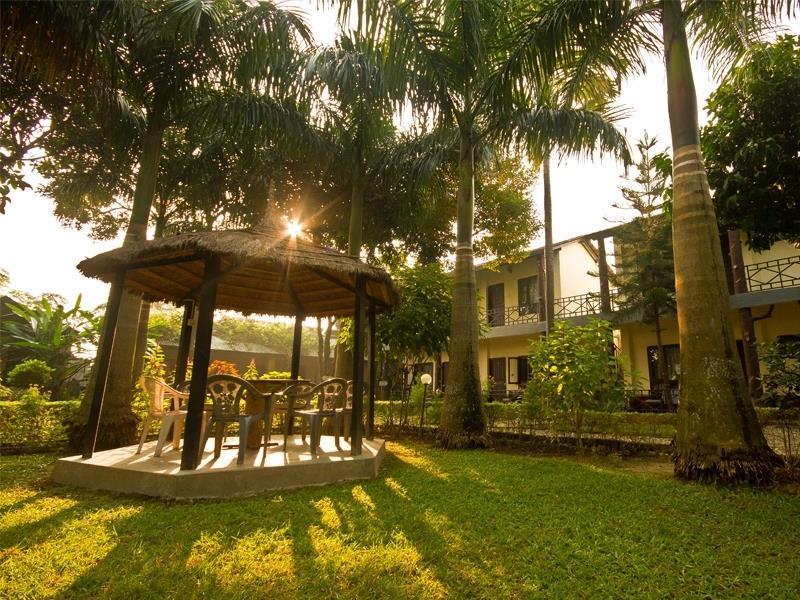 Chitwan Adventure Resort Sauraha Exterior foto