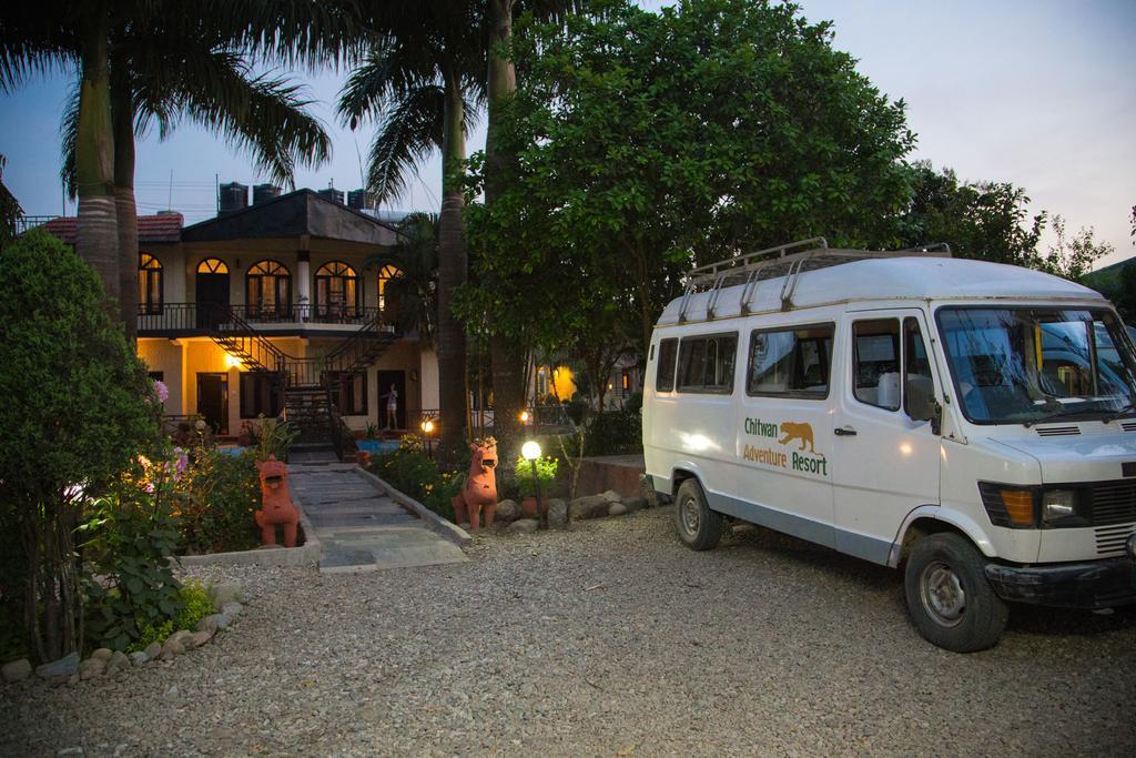 Chitwan Adventure Resort Sauraha Exterior foto
