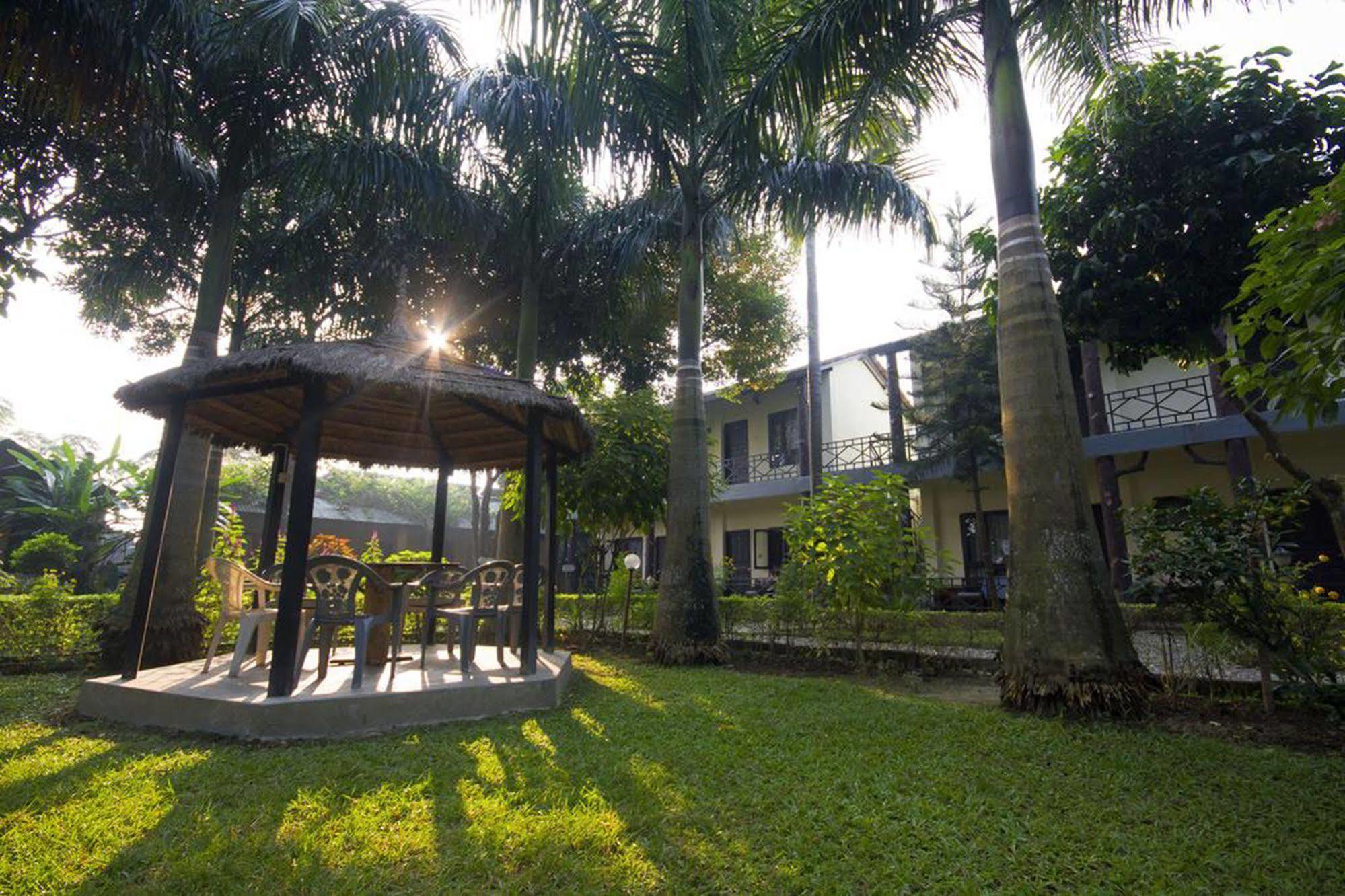 Chitwan Adventure Resort Sauraha Exterior foto